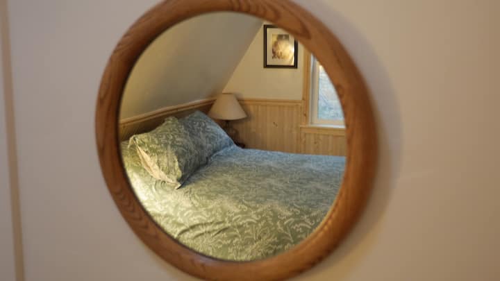 Огледало, огледало на ѕидот, Големите дрвја ги имаат најголемите дрвја од сите. 5 минути со автомобил.