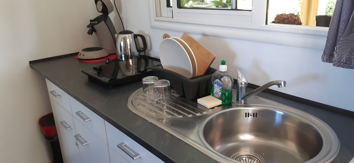 Annonce Airbnb populaire: At the foot of La Fournaise, between the sea and lava flows. à La Réunion