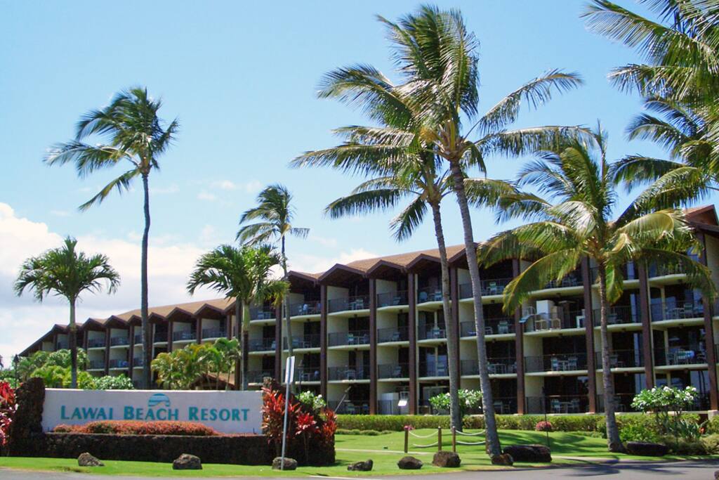 Entrance and Alii' Building