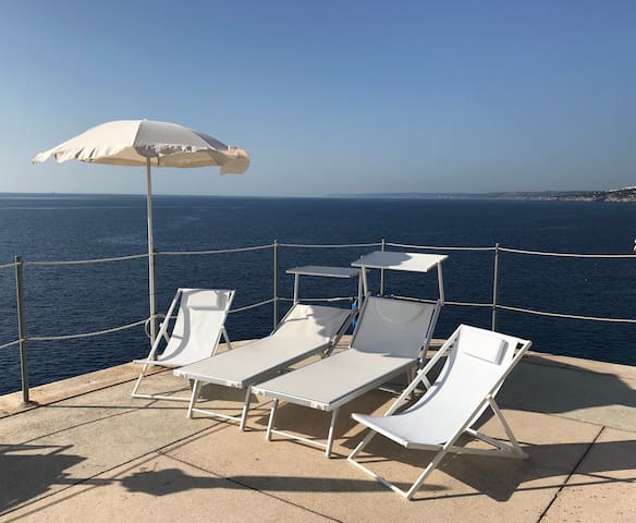 Luci D’Oriente : Mediterranean sunshine sea view.