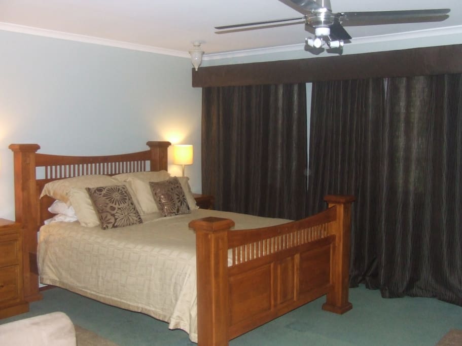 Queen room
