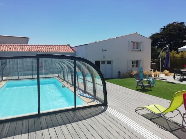 Entire home with 3 bedrooms in Saint Jean De Monts - Maison cosy avec piscine 5 minutes plage à pied