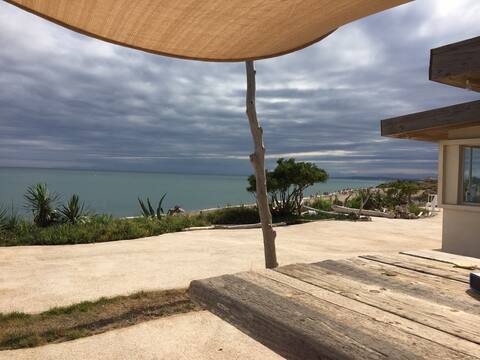 Villa Yucca, charming house on the beach