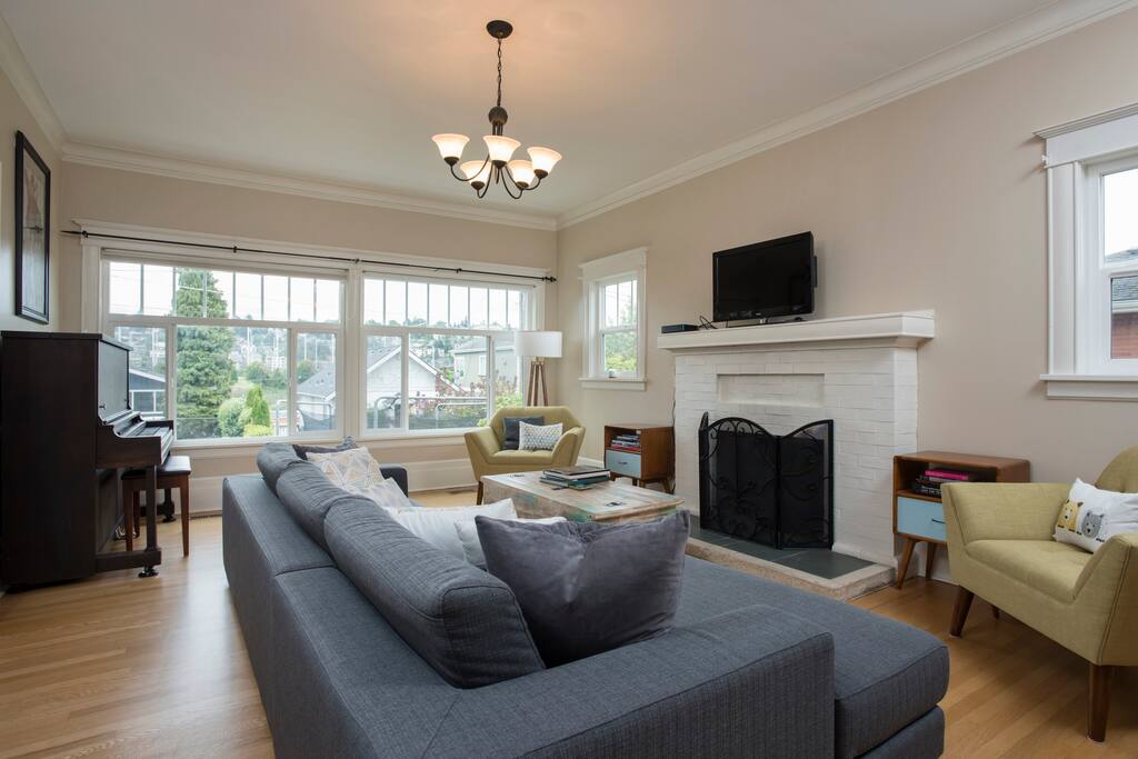 Large living area with lots of natural light and open floor plan to dining and kitchen areas