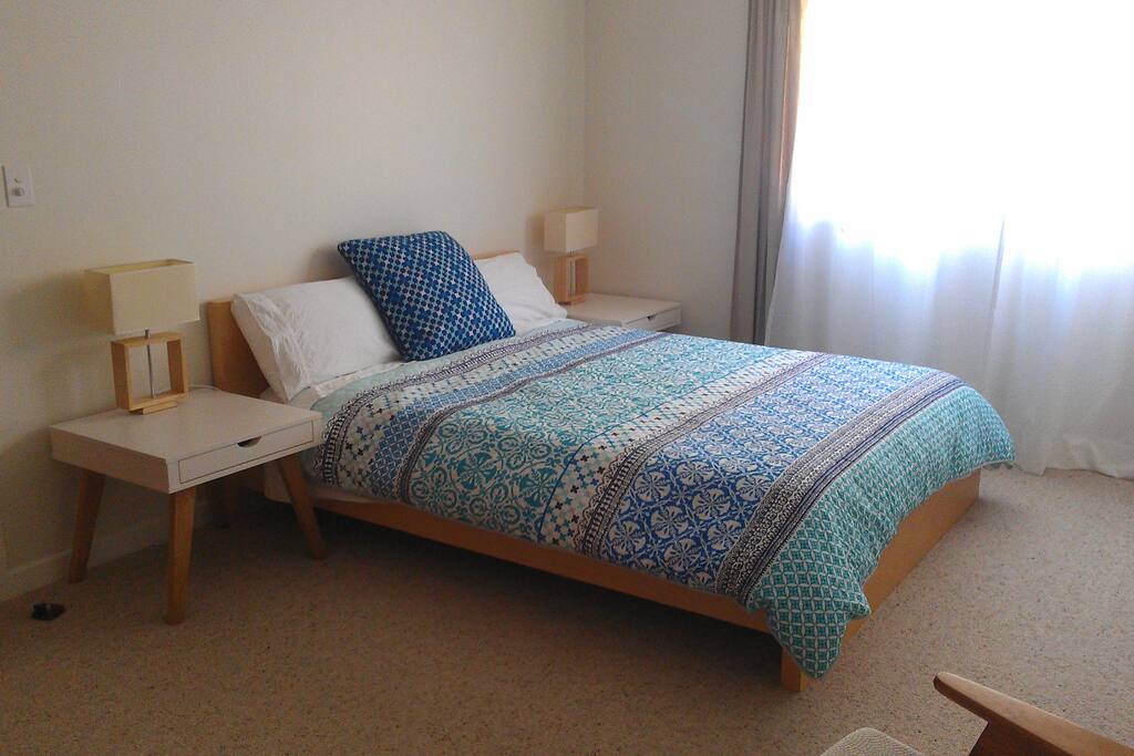 Bedroom with queen bed, quiet and super comfy!