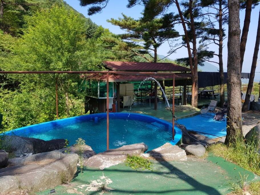 외부 마당 수영장