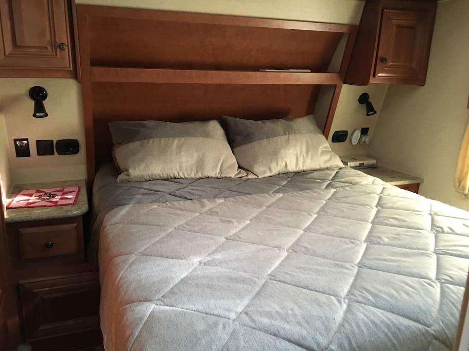 Queen bed with reading lights