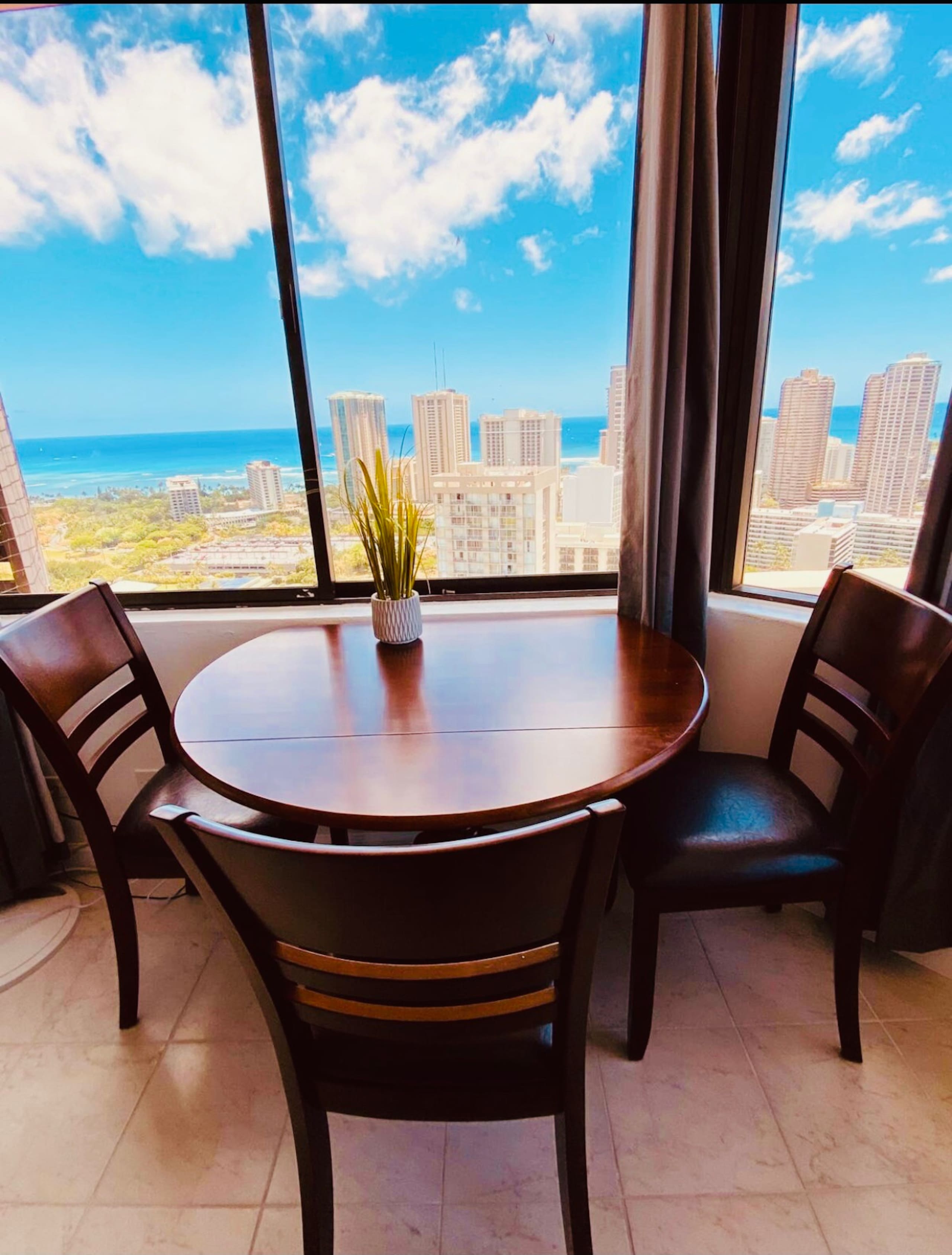 Condo in Honolulu · ★4.58 · 2 bedrooms · 3 beds · 2 baths - Image 1