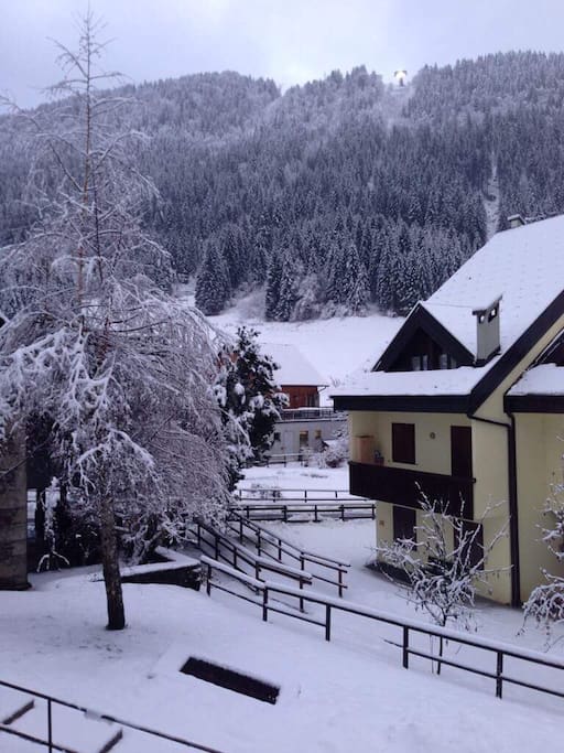 Vista dal balcone d’inverno. View from the front balcony in the winter.