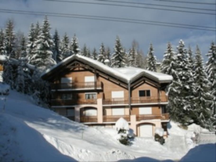 Piste de retour station face au chalet
