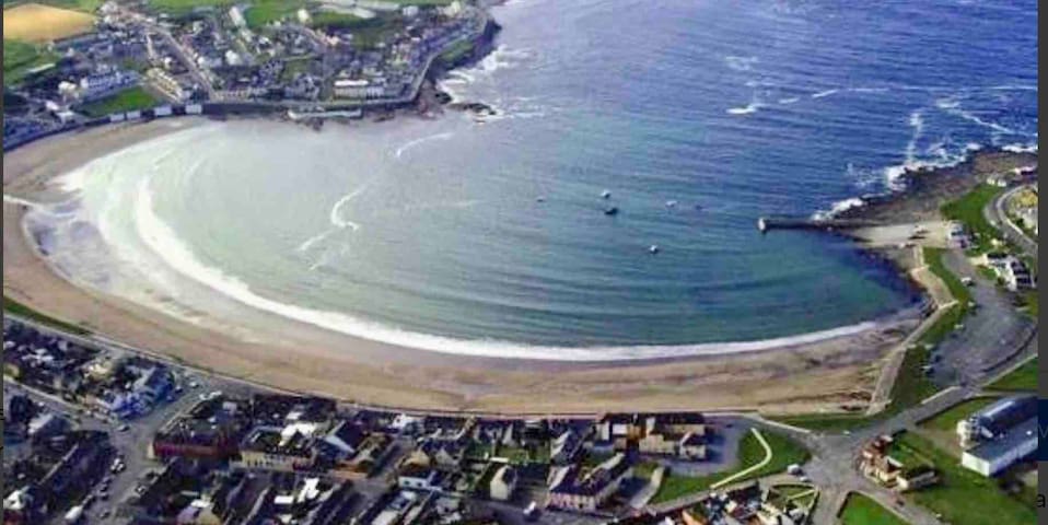 Rent this 3 Bedroom Cottage in Kilrush. Kilkee boasts a fabulous sandy beach, a golf course and an indoor pool as well as an Date of stay: October 2013. Moyasta, Shannon Estuary, County Clare - 11518 UPDATED