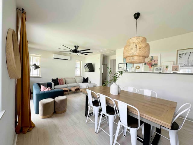 Large family home 5 min from beach- with pool