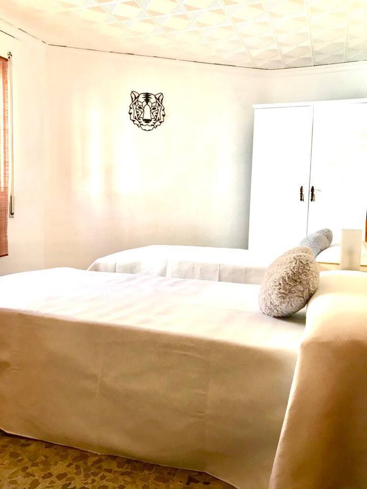 חדר עם 3 מיטות יחיד