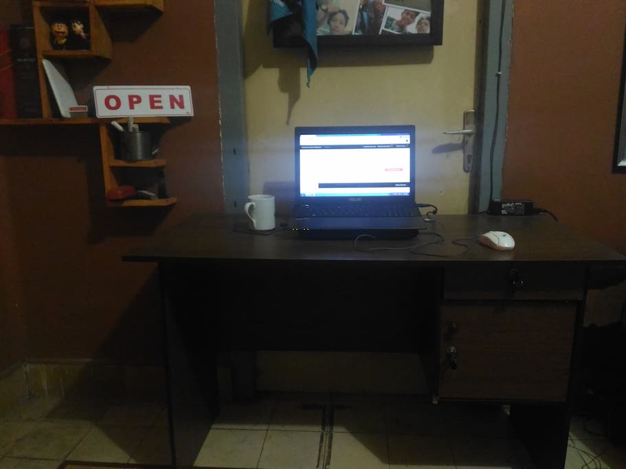 workdesk, full internet acces