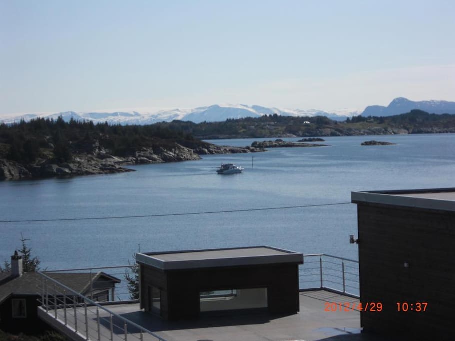 View, mountains in Hardanger