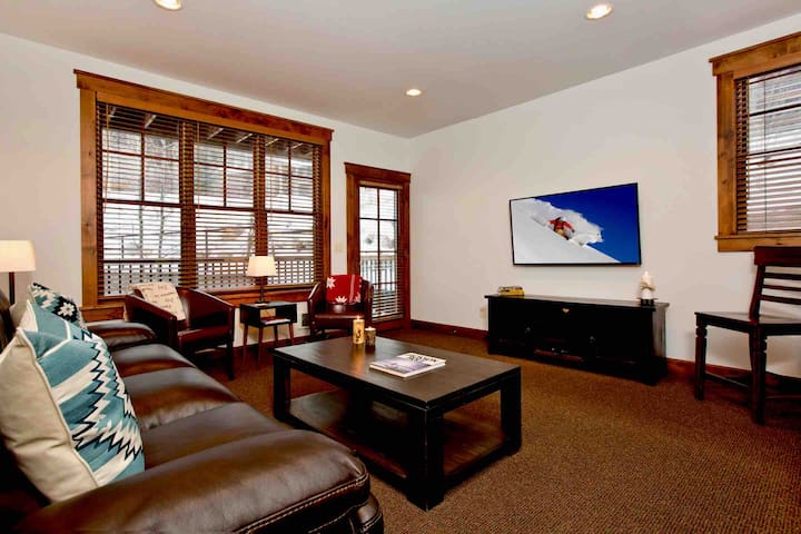Downtown Jackson, 2BR/2BA, Walk to Hiking Trails!