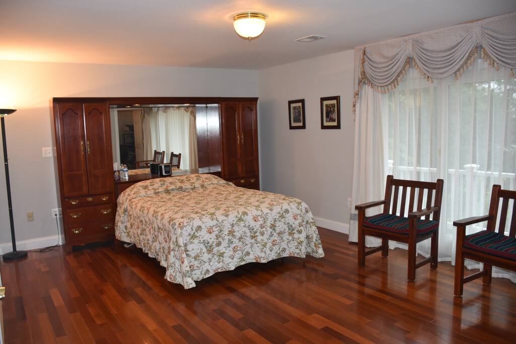 (房间 1) Bedroom 1 with office/sitting room