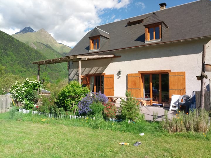 Maison Jusqu'à 12 Personnes, 5 Chambres, Jardin. - Payolle