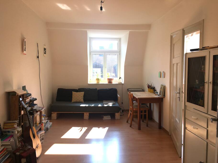 Wohnzimmer mit Schlafcouch