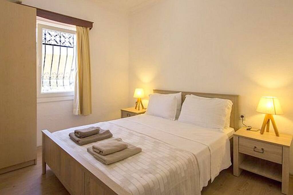 Double bedroom with air-conditioning