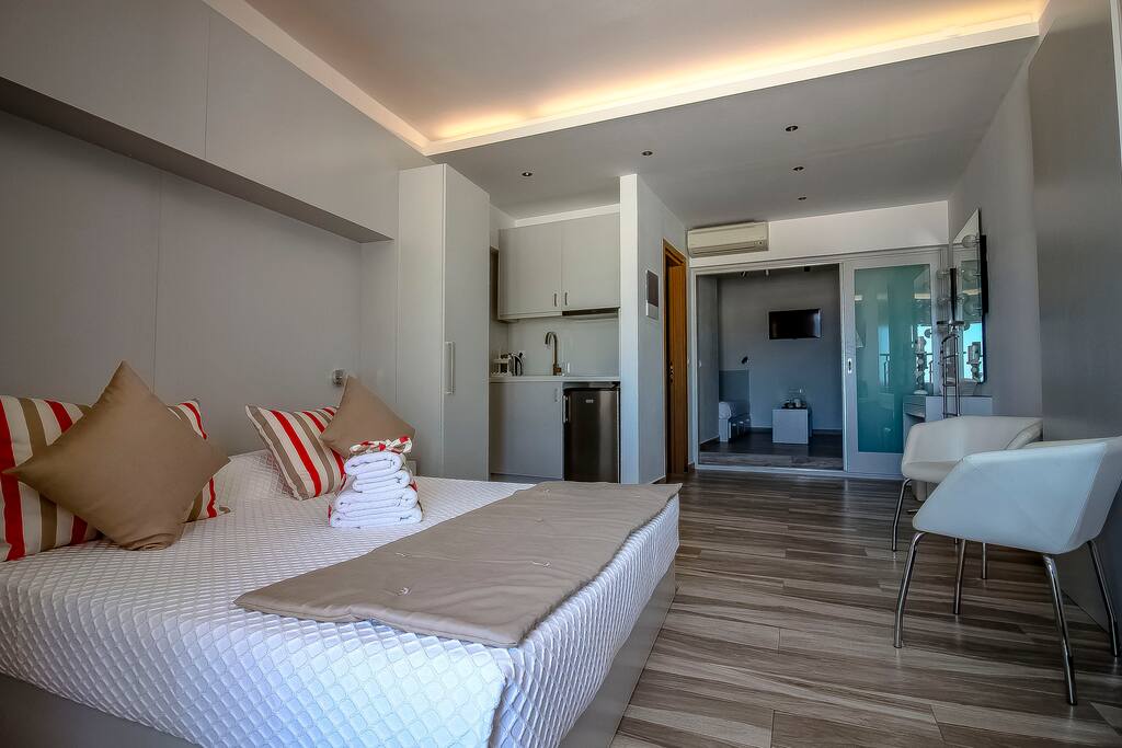 Deluxe Apartment with private balcony and sea view
