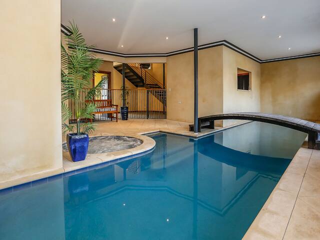 Sovereign Beach House gallery image 3