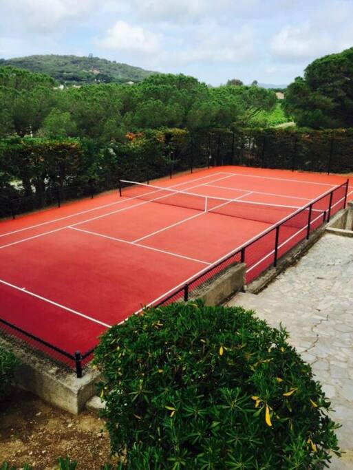 Prachtig vernieuwde tennisbaan.