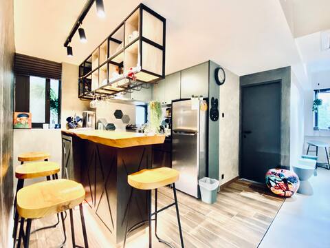 ArtRoom - Entire Flat w/Private Capsule Beds  