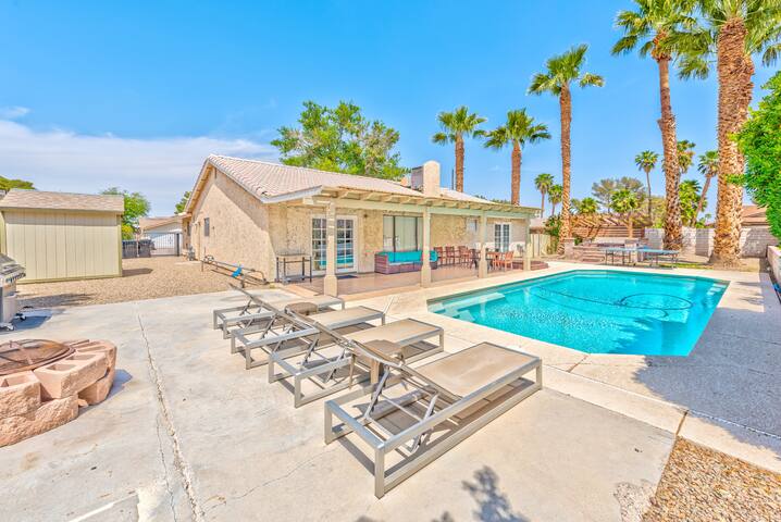 Charming & Stylish home, near golf course!