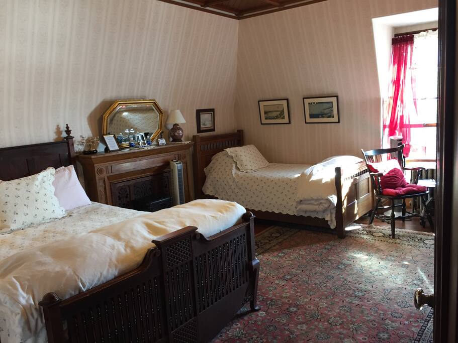 Emerson Room top floor - double & twin bedded