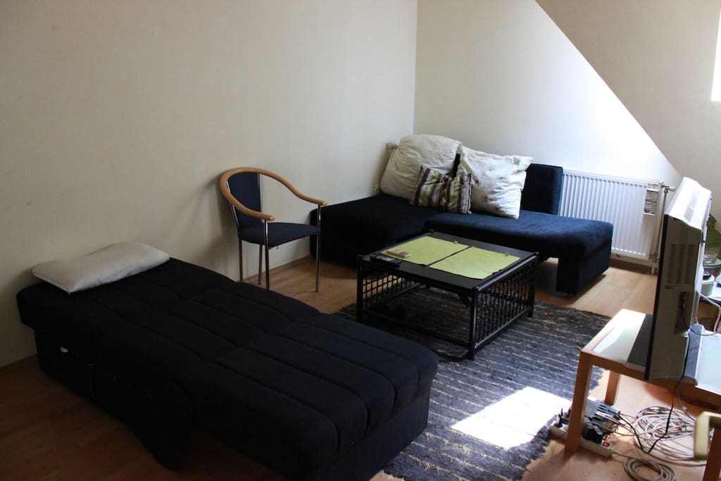 Common space with 2 beds