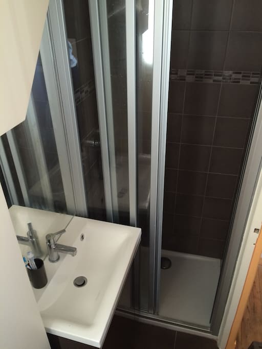 Small but really practical bathroom