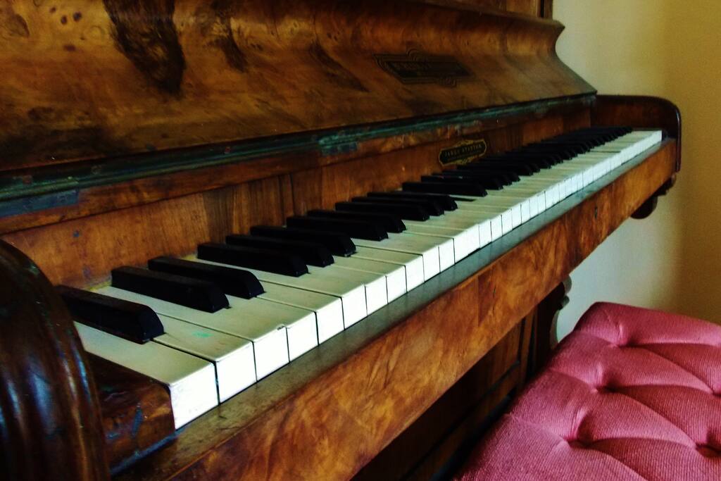 The old piano