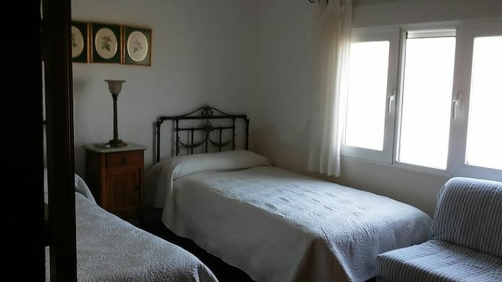 ห้องนอน 2 อยู่ติดกับถนนสายหลัก