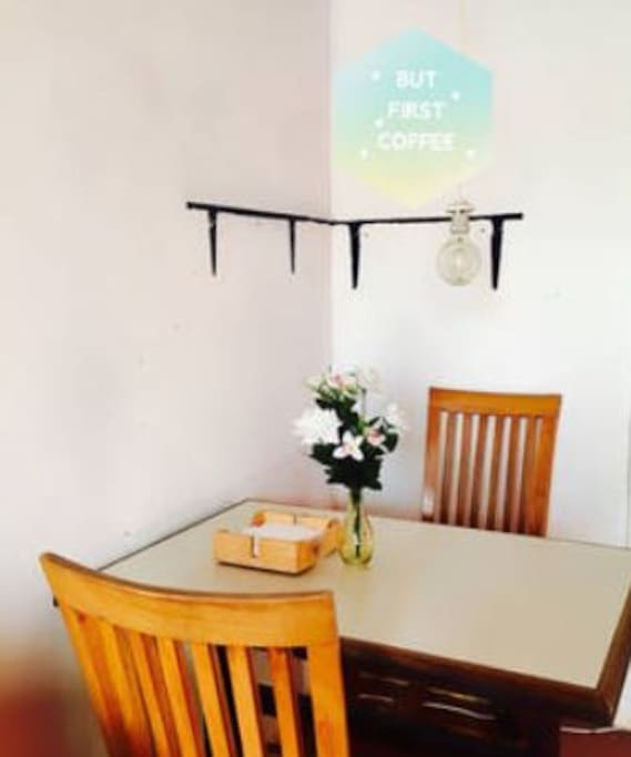 Mesa en la habitación - Table in the room