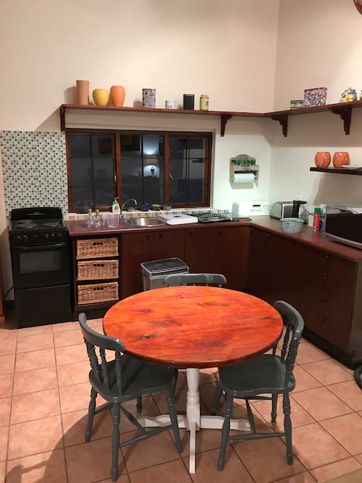 A fully equipped kitchen...