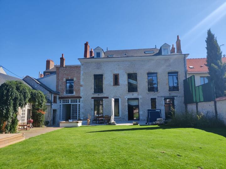 D Master suite with heated pool Houses for Rent in Orléans, Centre