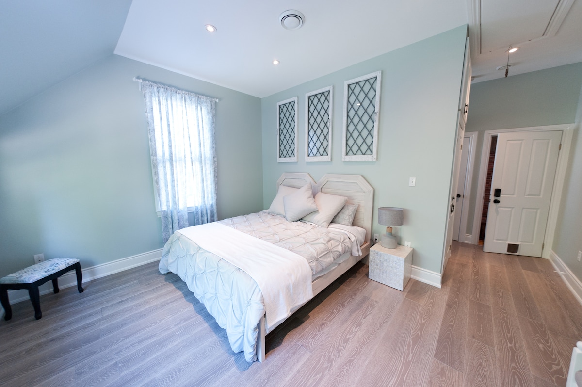 Serene Evergreen Room with another super comfortable King-sized bed