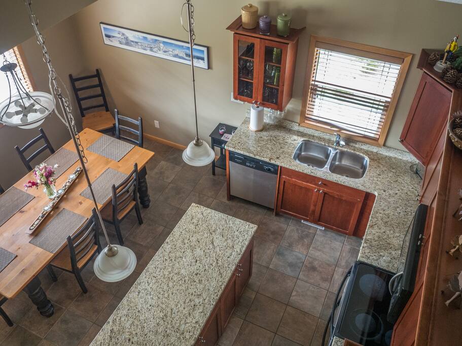Kitchen & Dining Area