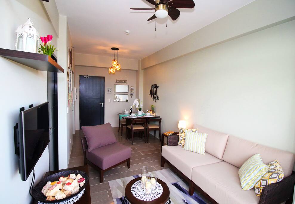Living room (WiFi, HD TV, Air Conditioner, Cieling fan)