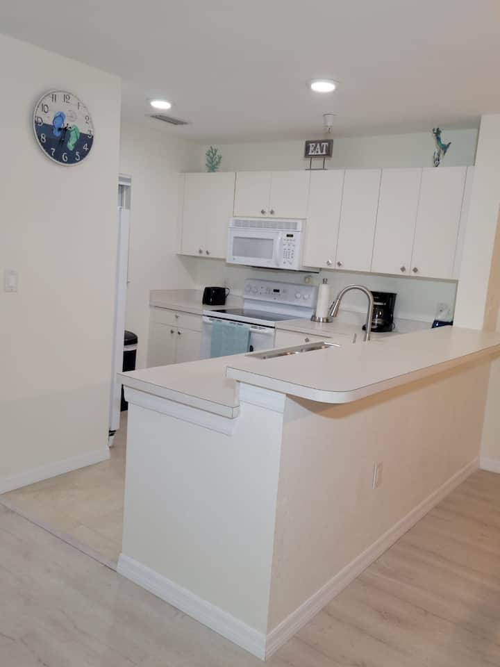 2/2 Condo In Botanical Place, Naples, Fl - Naples, FL