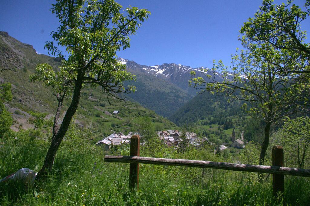 le village toujours vu du chalet