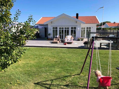 House near the beach in Heestrand