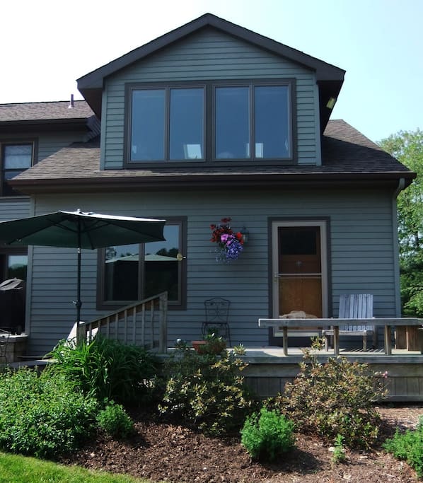 Private Entry and Deck