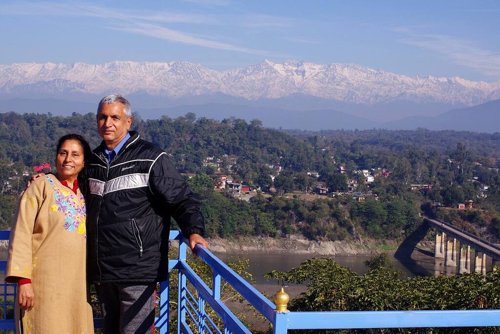 Your host and hostess at Vayu Kutir