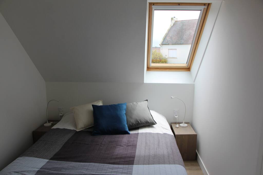 La chambre : lit d'1m60