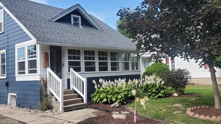Three bedroom home near harbor and downtown