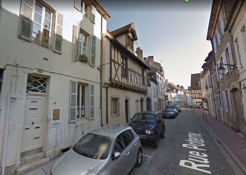 Entrée de l'immeuble 14 rue Poterne