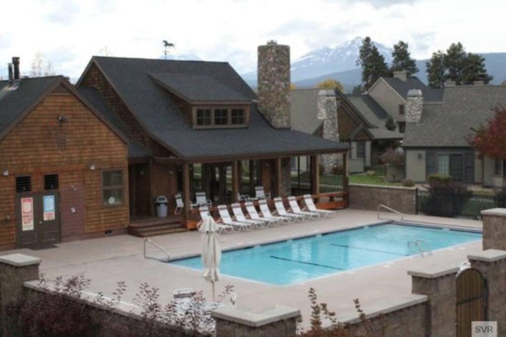Pine Meadow Village Pool