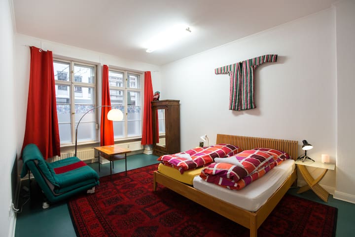 Central Cute 2 bedroom apartment